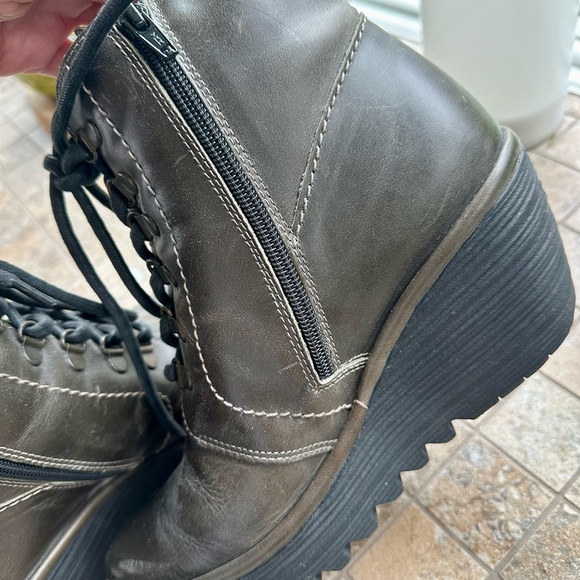FLY LONDON Ankle Boot Dark Moss GREEN OLIVE lace up wedge BOOT boho 39 size 8.5 - Picture 7 of 12